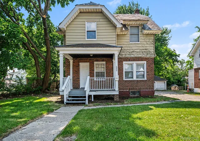 Photo 1 of Single family home for sale at 680 N Perry St, Pontiac, MI 48342 | MLS# 20261042076 | Listing updated on 2026-06-20