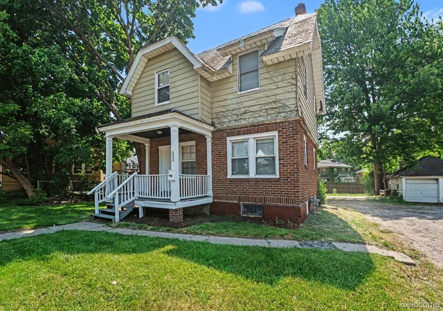 Photo 2 of Single family home for sale at 680 N Perry St, Pontiac, MI 48342 | MLS# 20261042076 | Listing updated on 2026-06-20