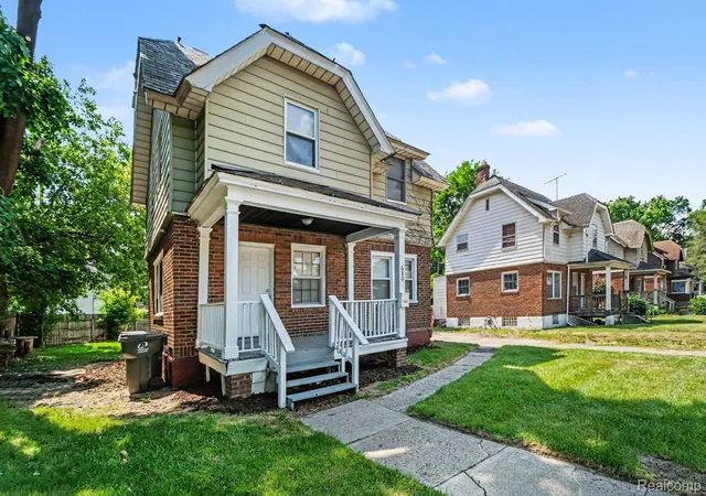 Photo 3 of Single family home for sale at 680 N Perry St, Pontiac, MI 48342 | MLS# 20261042076 | Listing updated on 2026-06-20