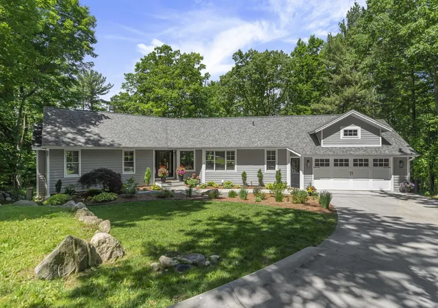 Photo 2 of Single family home for sale at 7059 Leorie Dr, Traverse City, MI 49686 | MLS# 78080069351 | Listing updated on 2026-06-19
