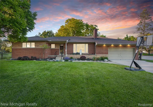 2nd image of 8359 Chicago Rd, Warren, MI 48093 | MLS# 20261042078