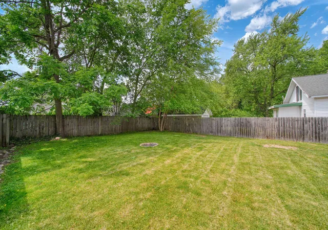 Photo 22 of Single family home for sale at 825 Gerald Ave, Jackson, MI 49203 | MLS# 55026027671 | Listing updated on 2026-06-21