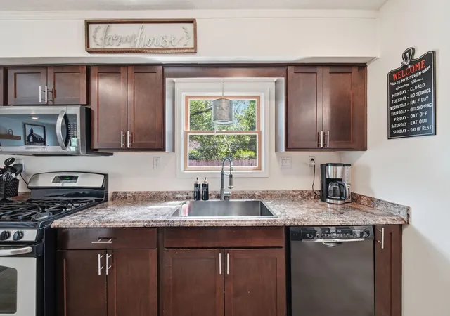 Photo 3 of Single family home for sale at 825 Gerald Ave, Jackson, MI 49203 | MLS# 55026027671 | Listing updated on 2026-06-21