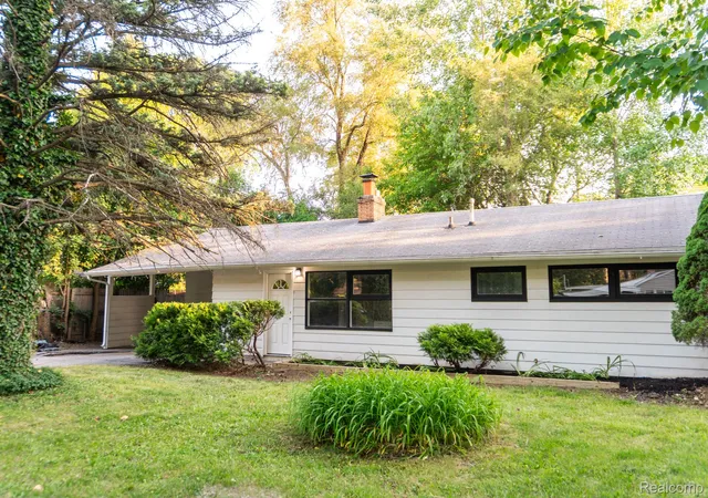 Photo 1 of Single family home for sale at 1917 Bayberry Ln, Flint, MI 48507 | MLS# 20261042131 | Listing updated on 2026-06-17