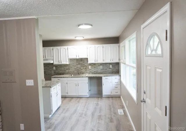 Photo 2 of Single family home for sale at 1917 Bayberry Ln, Flint, MI 48507 | MLS# 20261042131 | Listing updated on 2026-06-17