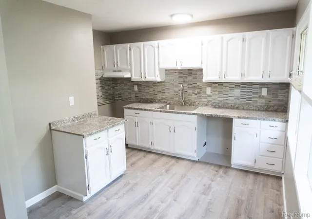 Photo 3 of Single family home for sale at 1917 Bayberry Ln, Flint, MI 48507 | MLS# 20261042131 | Listing updated on 2026-06-17