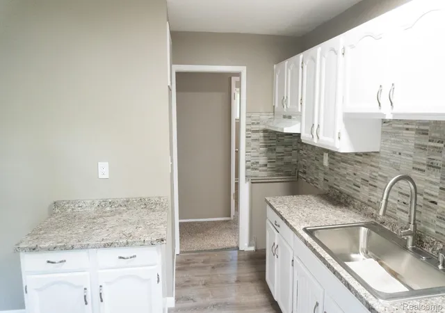 Photo 3 of Single family home for sale at 1917 Bayberry Ln, Flint, MI 48507 | MLS# 20261042131 | Listing updated on 2026-06-17