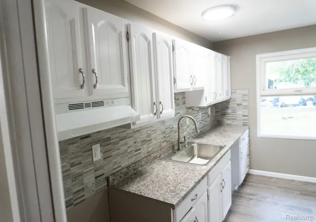 Photo 4 of Single family home for sale at 1917 Bayberry Ln, Flint, MI 48507 | MLS# 20261042131 | Listing updated on 2026-06-17