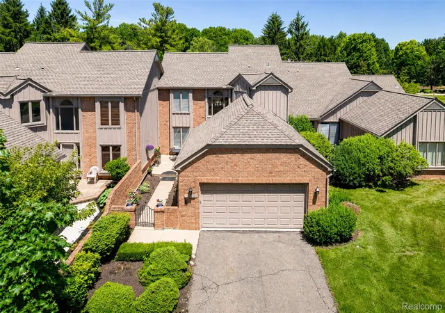 Photo 1 of Condo for sale at 37520 Amber Dr, Farmington Hills, MI 48331 | MLS# 20261042162 | Listing updated on 2026-06-20