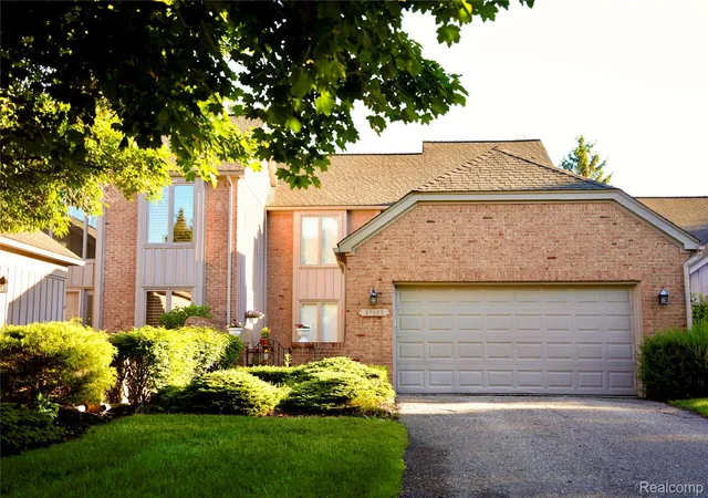 Photo 2 of Condo for sale at 37520 Amber Dr, Farmington Hills, MI 48331 | MLS# 20261042162 | Listing updated on 2026-06-20