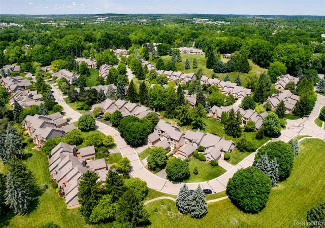 Photo 3 of Condo for sale at 37520 Amber Dr, Farmington Hills, MI 48331 | MLS# 20261042162 | Listing updated on 2026-06-20