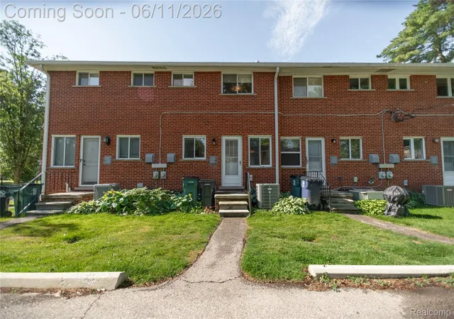 Listing Photo 2 - Condo for sale in building located at 502 W Houstonia Ave, Royal Oak, MI 48073