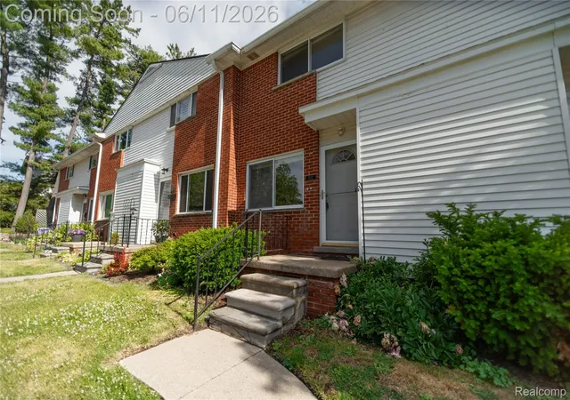 Photo 2 of Condo for sale at 502 W Houstonia Ave, Royal Oak, MI 48073 | MLS# 20261042164 | Listing updated on 2026-09-12