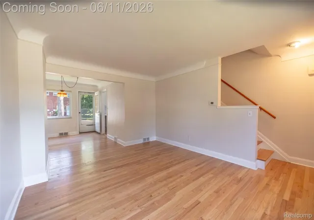 Photo 3 of Condo for sale at 502 W Houstonia Ave, Royal Oak, MI 48073 | MLS# 20261042164 | Listing updated on 2026-09-12