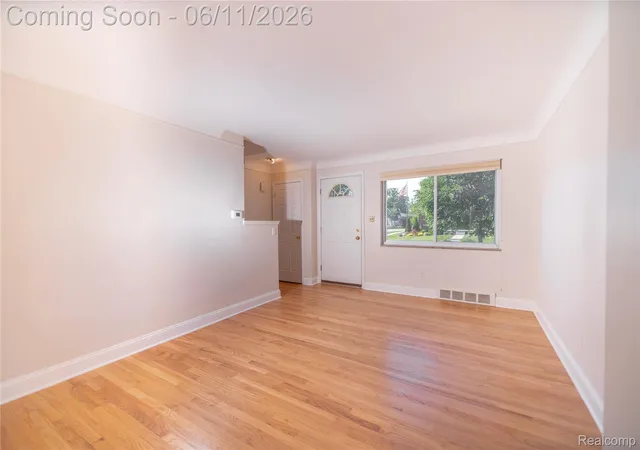 Photo 4 of Condo for sale at 502 W Houstonia Ave, Royal Oak, MI 48073 | MLS# 20261042164 | Listing updated on 2026-09-12