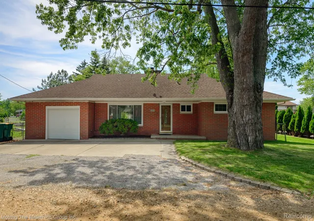 Photo 1 of Single family home for sale at 35382 Eldon Dr, Rockwood, MI 48173 | MLS# 20261042171 | Listing updated on 2026-08-27