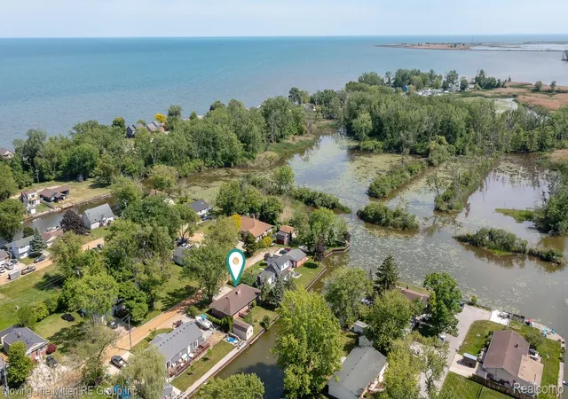 Photo 3 of Single family home for sale at 35382 Eldon Dr, Rockwood, MI 48173 | MLS# 20261042171 | Listing updated on 2026-08-27