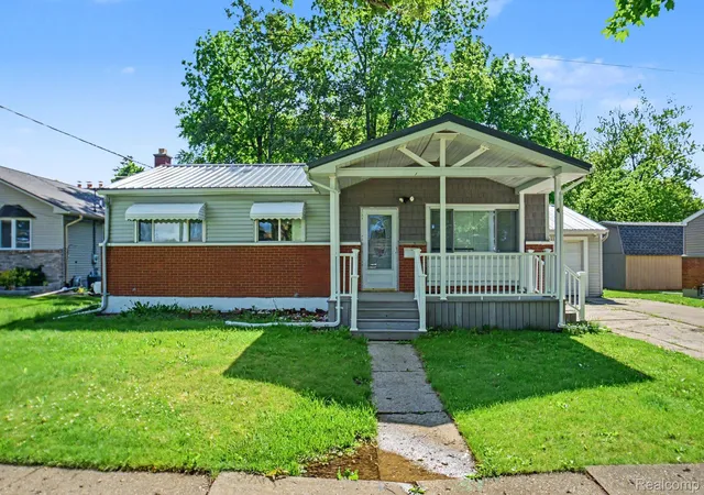Photo 1 of Single family home for sale at 611 S Main St, Davison, MI 48423 | MLS# 20261042188 | Listing updated on 2026-07-26