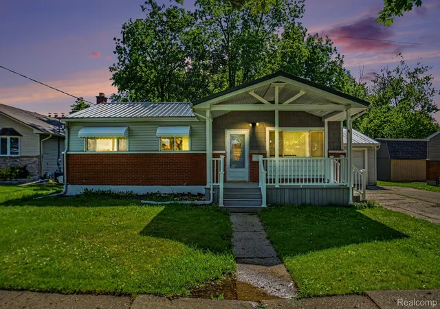 Photo 2 of Single family home for sale at 611 S Main St, Davison, MI 48423 | MLS# 20261042188 | Listing updated on 2026-07-26