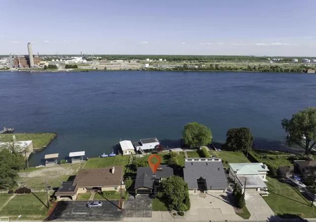 4th image of 2970 Military St, Port Huron, MI 48060 | MLS# 58050210496