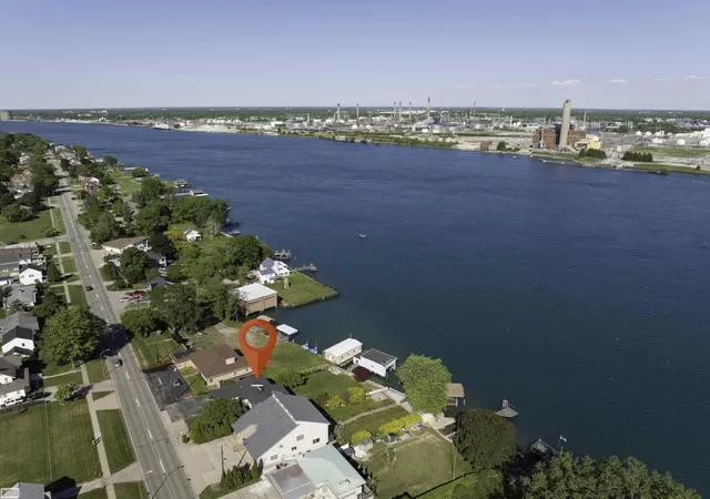 5th image of 2970 Military St, Port Huron, MI 48060 | MLS# 58050210496