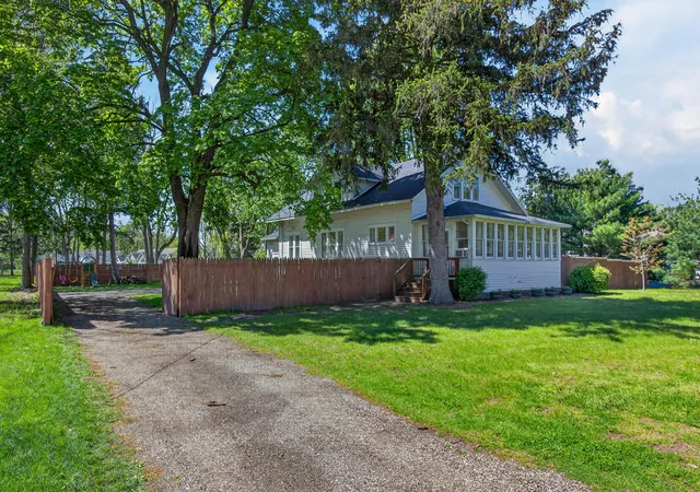 1st image of 1536 E Nickerson Ave, Benton Harbor, MI 49022 | MLS# 69026027707