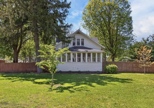 2nd image of 1536 E Nickerson Ave, Benton Harbor, MI 49022 | MLS# 69026027707
