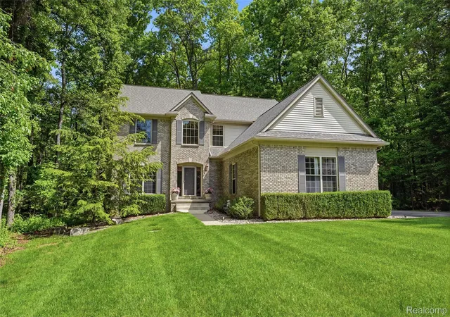 Photo 1 of Single family home for sale at 2790 Pine Blfs Ct, Highland, MI 48357 | MLS# 20261042196 | Listing updated on 2026-08-26