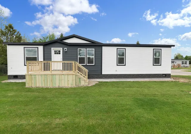Homes for sale in Brown City City Lapeer, MI | 7198 W Mapleview Cir, Brown City City Lapeer, MI 48416 | MLS# 58050210511