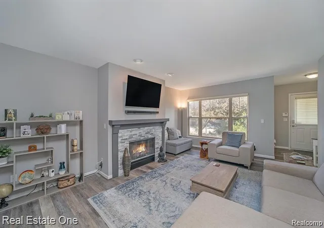 Listing Photo 4 - Condo for sale in building located at 1448 S Main St, Royal Oak, MI 48067 - Unit #55