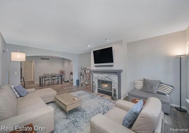 Listing Photo 5 - Condo for sale in building located at 1448 S Main St, Royal Oak, MI 48067 - Unit #55