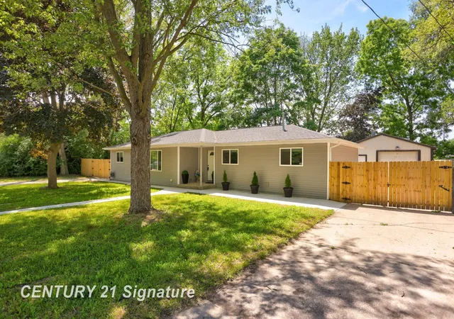 Homes for sale in Buena Vista Charter Township Saginaw, MI | 3155 Walters Dr, Buena Vista Charter Township Saginaw, MI 48601 | MLS# 61050210534