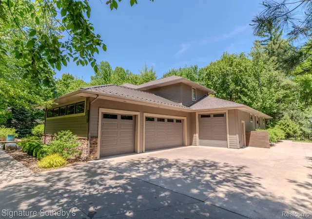 Homes for sale in Larkin Charter Township Midland, MI | 3479 E Shady Ridge Ln, Larkin Charter Township Midland, MI 48642 | MLS# 20261042284