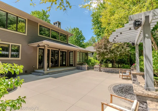 Homes for sale in Larkin Charter Township Midland, MI | 3479 E Shady Ridge Ln, Larkin Charter Township Midland, MI 48642 | MLS# 20261042284