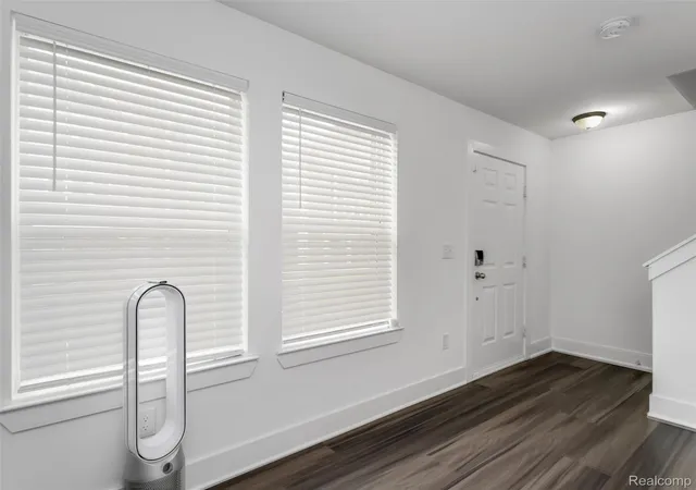 Listing Photo 5 - Condo for sale in building located at 2926 Artemis Dr, Troy, MI 48085