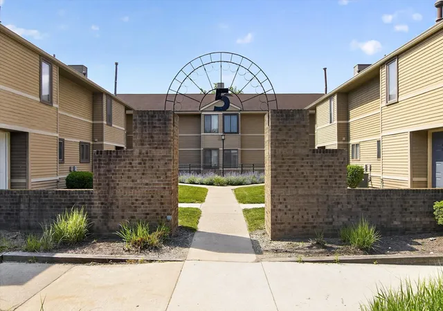 2nd image of 350 Briarcrest Dr #158, Ann Arbor, MI 48104 | MLS# 81026027767