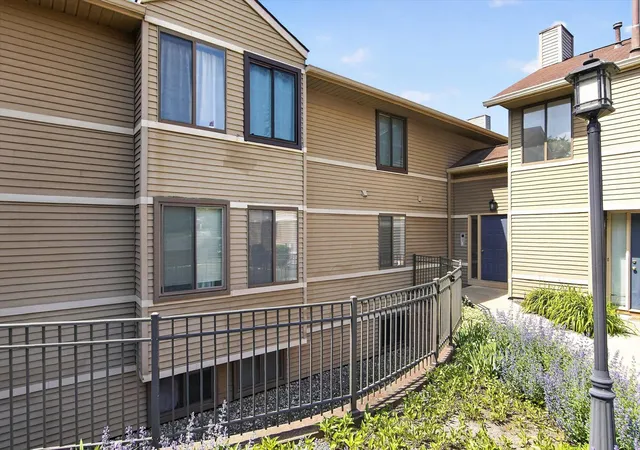 3rd image of 350 Briarcrest Dr #158, Ann Arbor, MI 48104 | MLS# 81026027767