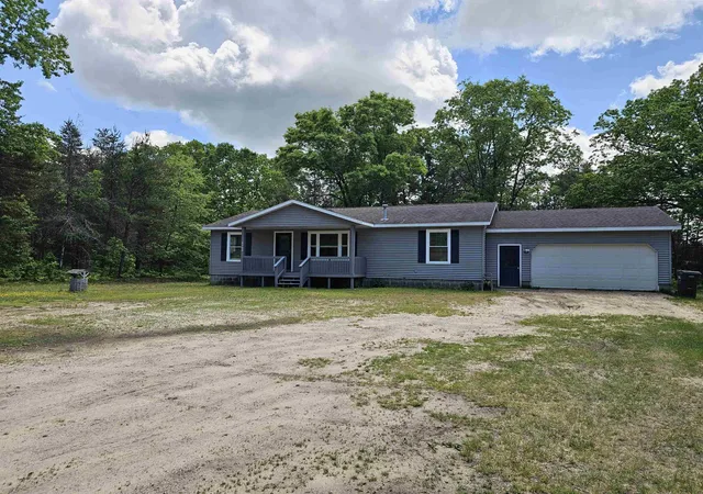 Homes for sale in Lake Township Missaukee, MI | 9733 W Jennings Rd, Lake Township Missaukee, MI 49651 | MLS# 78080069372