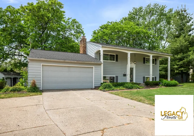 Photo 1 of Sale Pending at 1646 Rose Pkwy Se, Grand Rapids, MI 49506 | MLS# 65026027776 | Listing updated on 2026-07-15