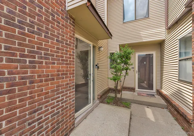 Photo 3 of Condo for sale at 6689 Ridgefield Cir #203, West Bloomfield, MI 48322 | MLS# 20261042320 | Listing updated on 2026-07-06