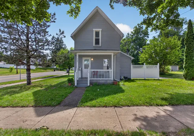Photo 2 of Single family home for sale at 749 Kennedy St, Jackson, MI 49202 | MLS# 55026027790 | Listing updated on 2026-08-18