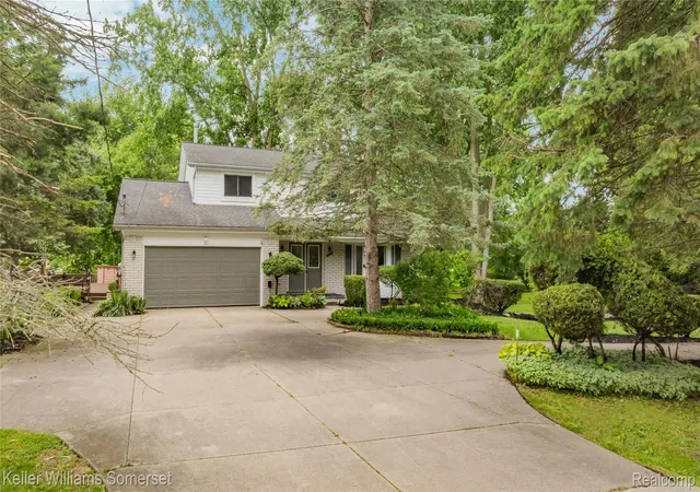 Photo 3 of Single family home for sale at 33614 Lakeview St, Chesterfield, MI 48047 | MLS# 20261042357 | Listing updated on 2026-08-28