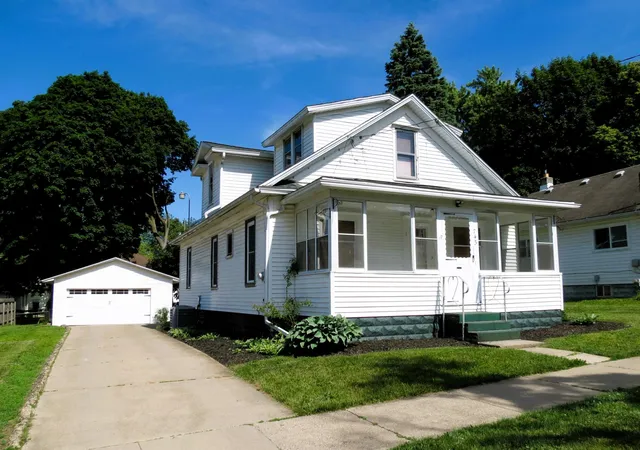 Photo 1 of Sale Pending at 743 Ellery Ave, Jackson, MI 49202 | MLS# 55026027800 | Listing updated on 2026-10-06