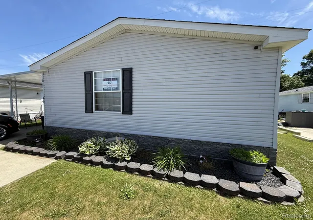 Homes for sale in Swartz Creek City Genesee, MI | 40 Bellwood, Swartz Creek City Genesee, MI 48473 | MLS# 20261042400