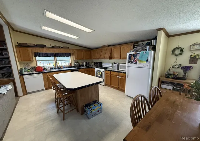 Homes for sale in Swartz Creek City Genesee, MI | 40 Bellwood, Swartz Creek City Genesee, MI 48473 | MLS# 20261042400