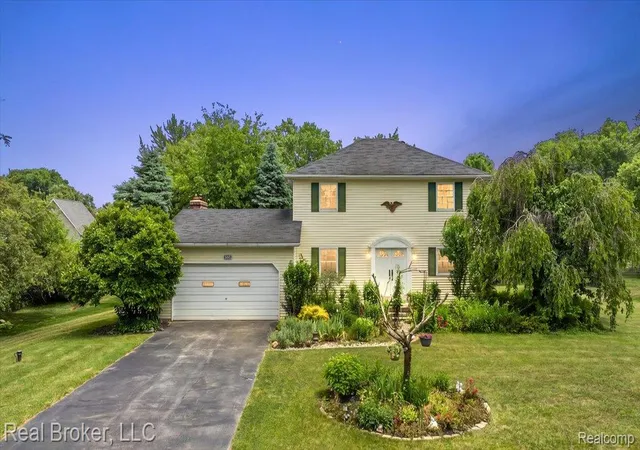 Homes for sale in Green Oak Township Livingston, MI | 6339 Westwego Dr, Green Oak Township Livingston, MI 48116 | MLS# 20261042424