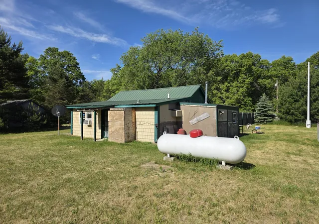 Photo 3 of Single family home for sale at 3837 Fawn Rd, Wellston, MI 49689 | MLS# 67026027828 | Listing updated on 2026-09-18