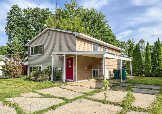 Photo 2 of Single family home for sale at 343 Beach St, Mount Morris, MI 48458 | MLS# 5050210563 | Listing updated on 2026-07-20