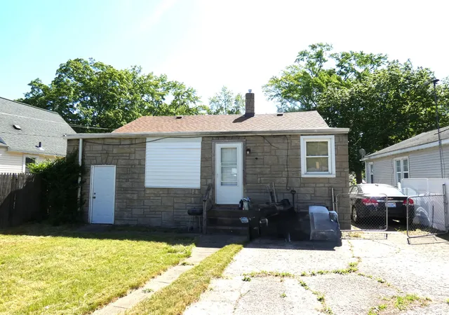 Photo 3 of Single family home for sale at 1236 Jennings Ave, Benton Harbor, MI 49022 | MLS# 69026027843 | Listing updated on 2026-08-31
