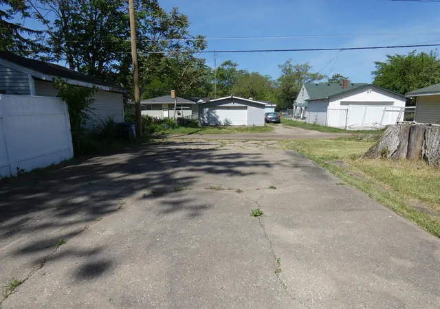 Photo 4 of Single family home for sale at 1236 Jennings Ave, Benton Harbor, MI 49022 | MLS# 69026027843 | Listing updated on 2026-08-31
